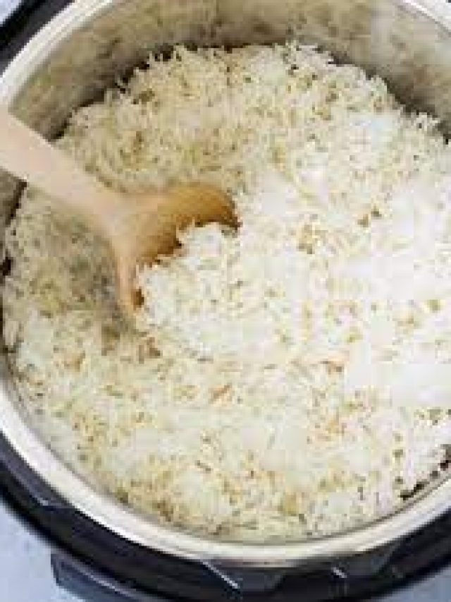 প্রেসার কুকারে হবে ঝরঝরে ভাত, কটা সিটি দেবেন?