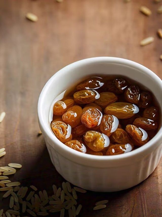 হাই থাইরয়েড কমবে ভেজানো কিশমিশে, কখন খেলে ফায়দা?