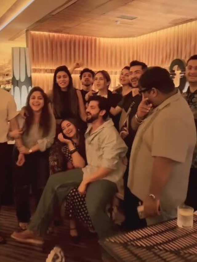 38 की हुईं सोनाक्षी सिन्हा, पत्नी की गोद में बैठ जहीर ने गाया गाना-किया Kiss, बोले- मेरी जान...