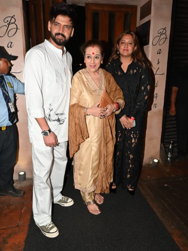 परफेक्ट दामाद हैं जहीर इकबाल, पार्टी के बाद सासू मां को पैर छूकर किया विदा