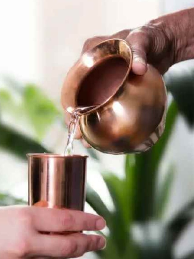 রাতে ঘুমোনোর সময় এখানে রাখুন জলভর্তি তামার ঘটি, টাকার বর্ষা হবে ঘরে