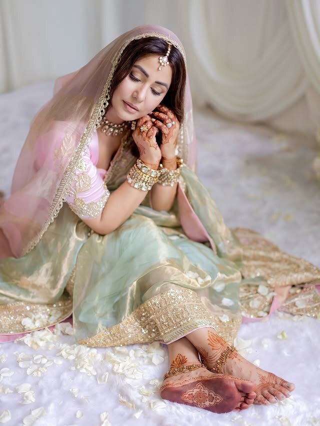 न भारी लहंगा-न ज्वेलरी, सिंपल साड़ी में दुल्हन बनी थीं हिना खान, बोलीं- सोचा था...