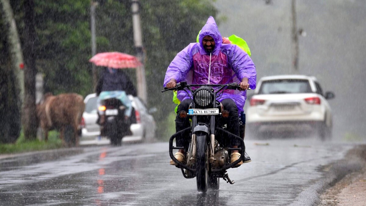 बारिश में आफत! चलती बाइक हो जाती है बंद, कहीं ये तो नहीं है वजह