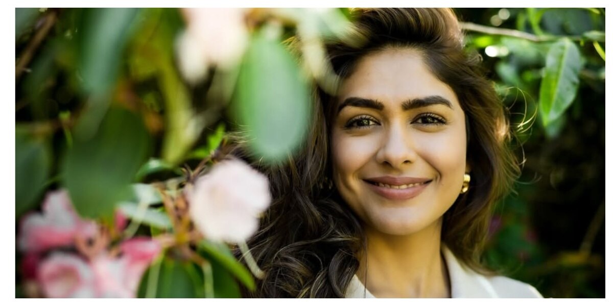 मृणाल ठाकुर पीती हैं काले बीजों से बनी ये ड्रिंक, हेल्दी स्किन का है बेस्ट फॉर्मूला