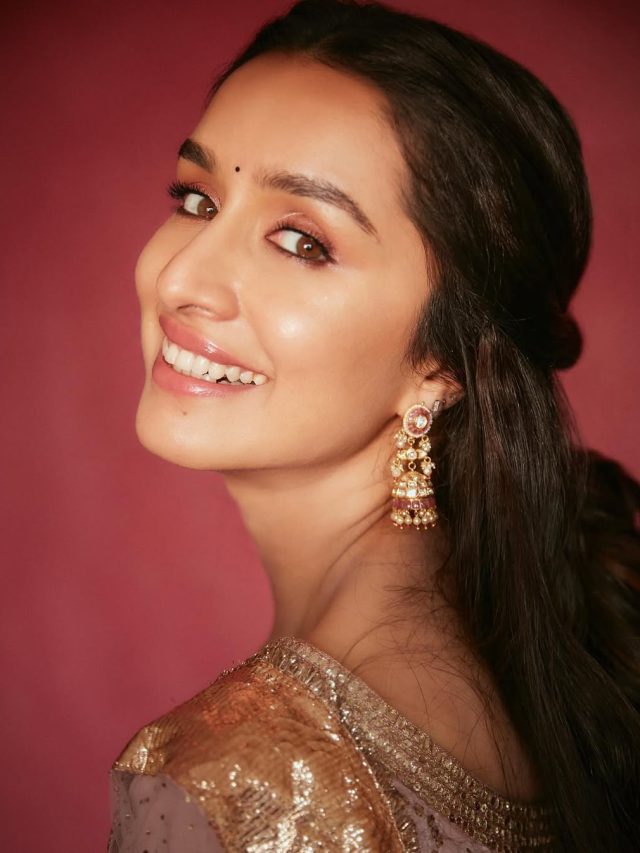 श्रद्धा कपूर की तरह चमकेगा चेहरा, फॉलो करें उनकी 3 आसान टिप्स