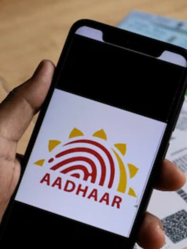 किसी की मौत के बाद कैसे कैंसिल होता है उसका Aadhaar Card?