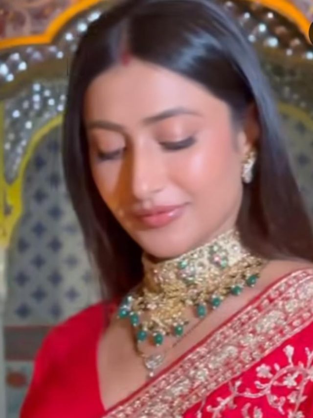 मांग में सिंदूर, गले में मंगलसूत्र, लाल साड़ी में दिखीं धनश्री, लुक देख चौंके फैंस