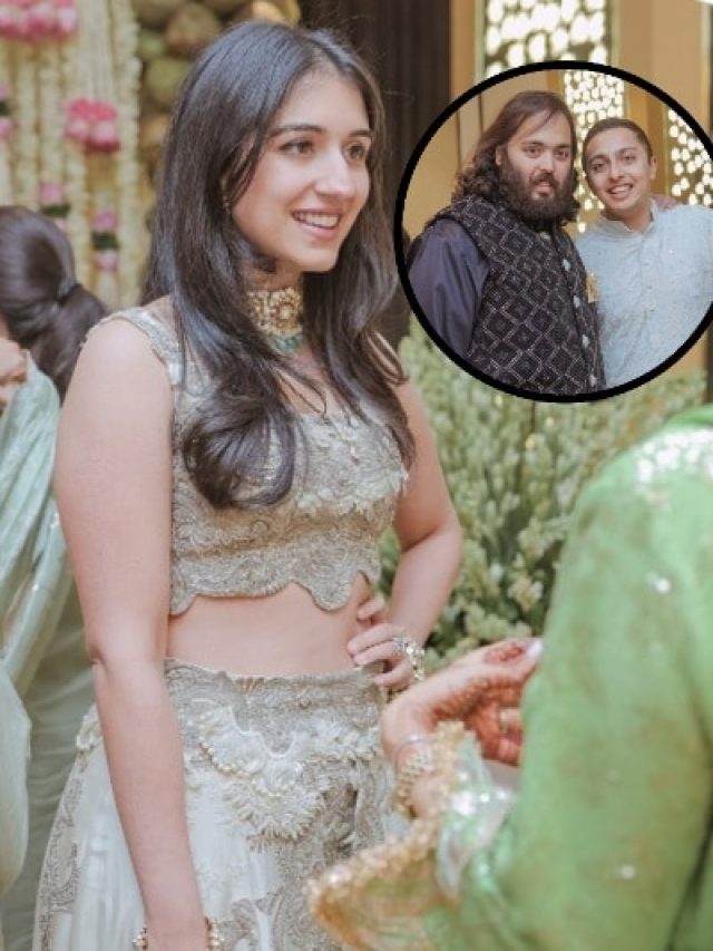 इंडो-वेस्टर्न लुक में पति अनंत संग छाईं राधिका मर्चेंट, क्रॉप टॉप-प्लाजो में लगीं ग्लैमरस