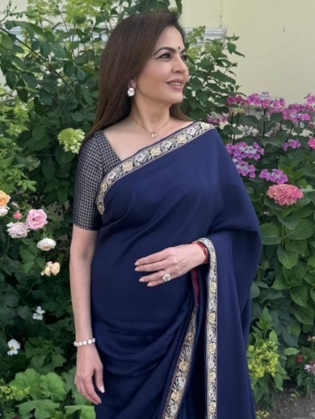 नीता अंबानी ने पहनी सोने-चांदी के धागों से बुनी साड़ी, सादगी में फ्लॉन्ट किया शाही अंदाज