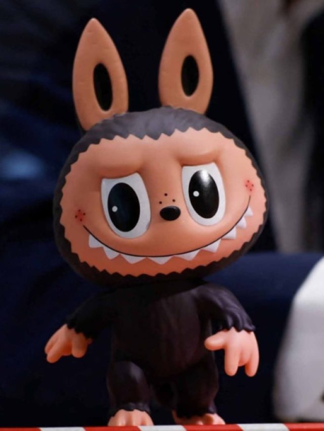 क्या वाकई Labubu Doll शापित है? आखिर क्या है इसकी कहानी