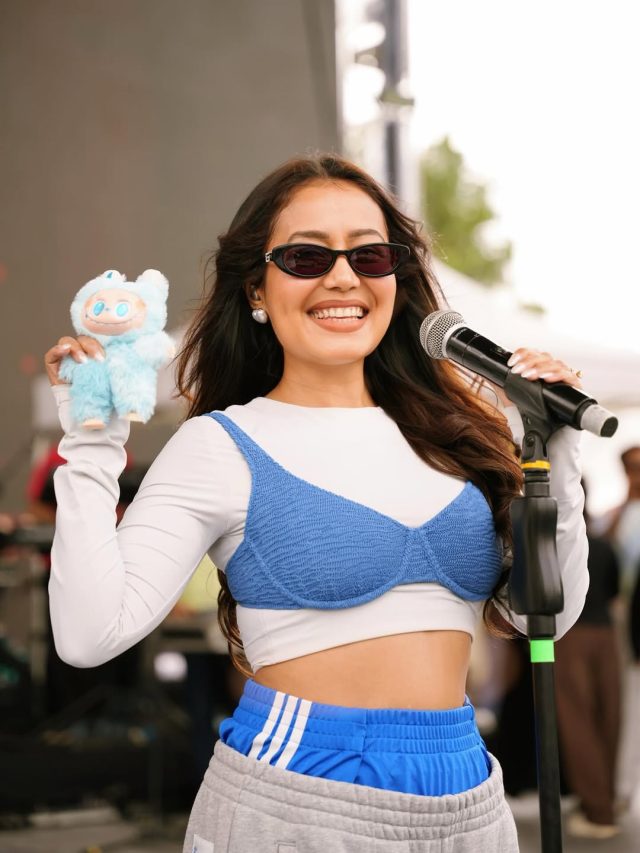 टॉप के ऊपर ब्रालेट- पहने 2 पायजामे, लुक पर ट्रोल हुईं नेहा कक्कड़, यूजर्स बोले- ये कैसा फैशन?