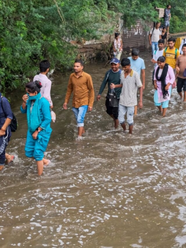 बारिश के 12 घंटे बाद भी लबालब गुरुग्राम की सड़कें, देखें Video
