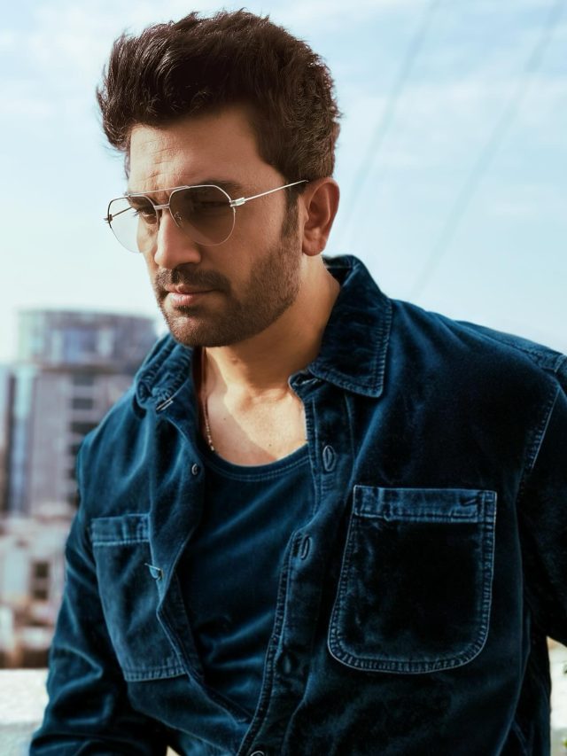 46 के हीरो का 19 साल की हीरोइन संग लव ट्रैक, मोटी फीस लेने पर हुआ ट्रोल, बोला- जलो मत