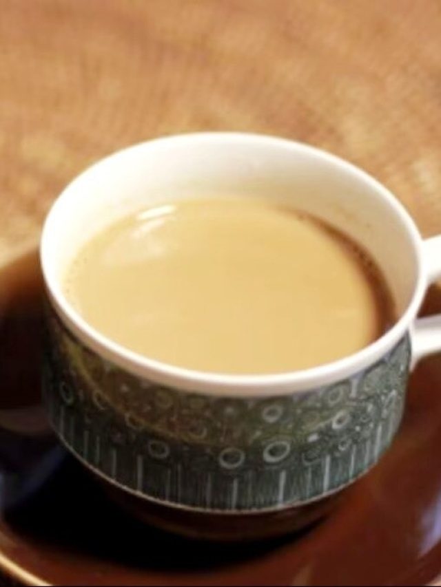 সকালে খালি পেটে এভাবে চা খেলে অ্যাসিডিটি হবে না