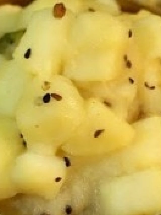 সাদা আলুর তরকারি বানান এভাবে, রুটি পরোটার সঙ্গে জমে যাবে