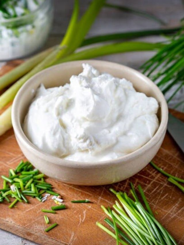 दूध से बना दही खट्टा क्यों होता है? इसके पीछे होती है ये साइंस