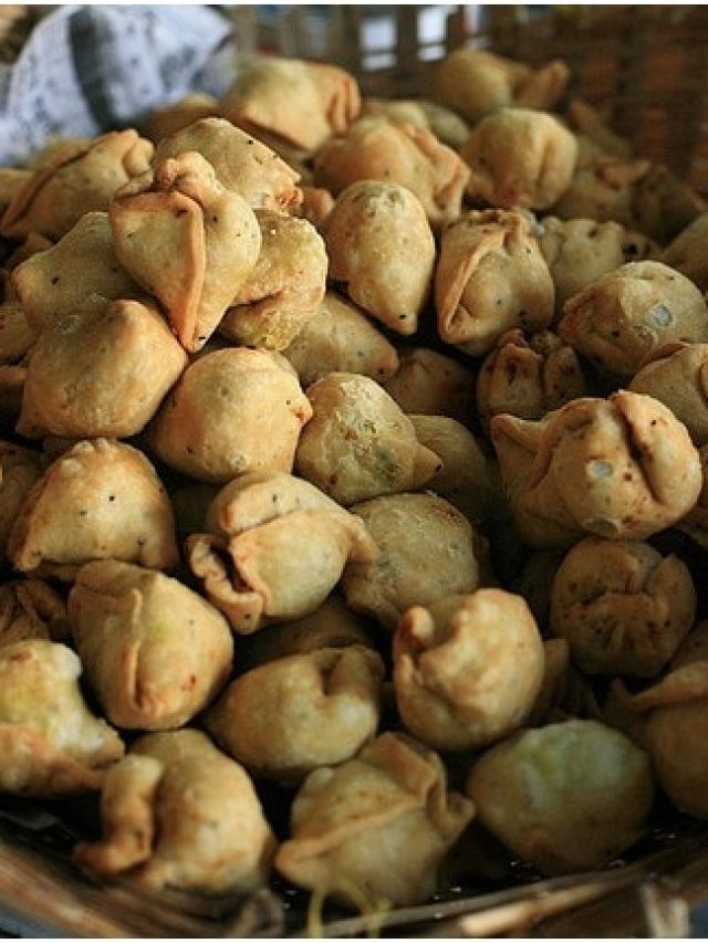 গ্যাস-অম্বলের ইচ্ছে হলে এভাবে ঘরে বানান স্বাস্থ্যকর সিঙাড়া