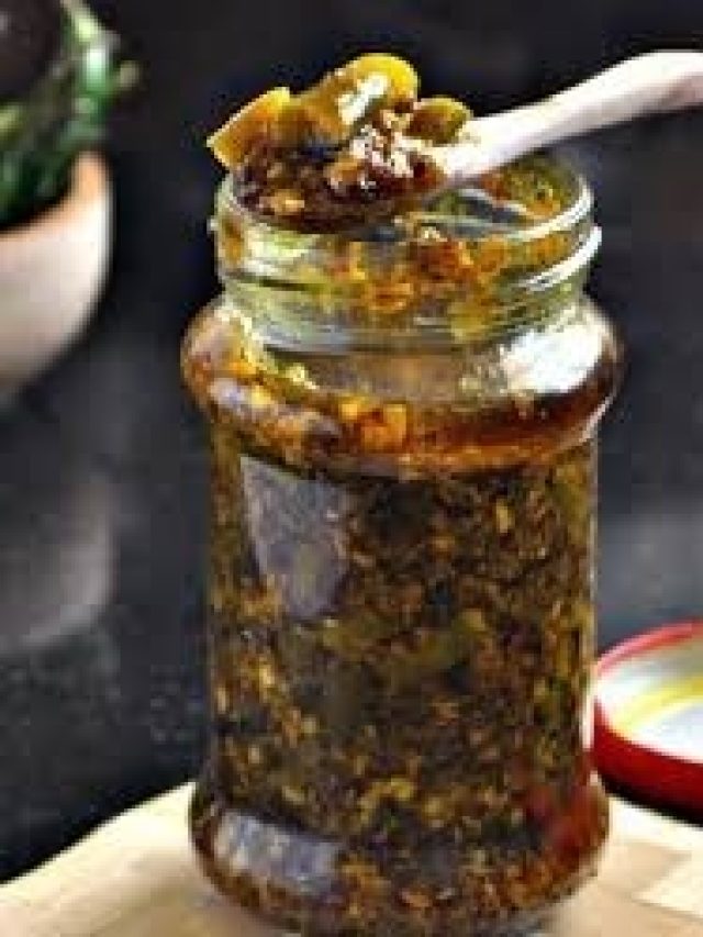 বর্ষায় আচারে ছাতা পড়া থেকে আটকাতে এই কাজ করুন