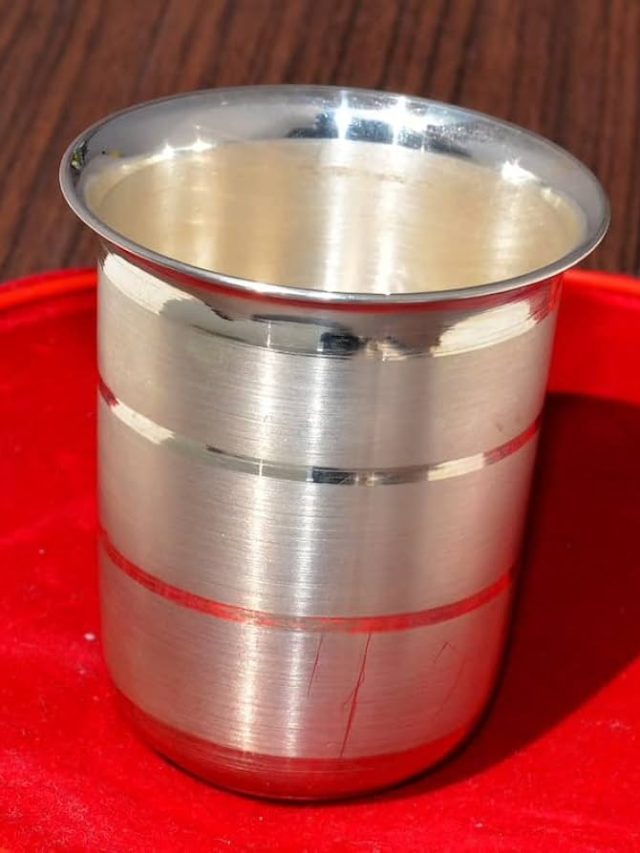 রুপোর গ্লাসে জল খেলে এসব উপকার হয়, জানুন