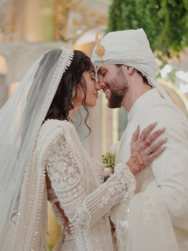 बहन-जीजा ने किया Kiss, शरमाए 'सैयारा' फेम अहान पांडे, फेर लिया मुंह