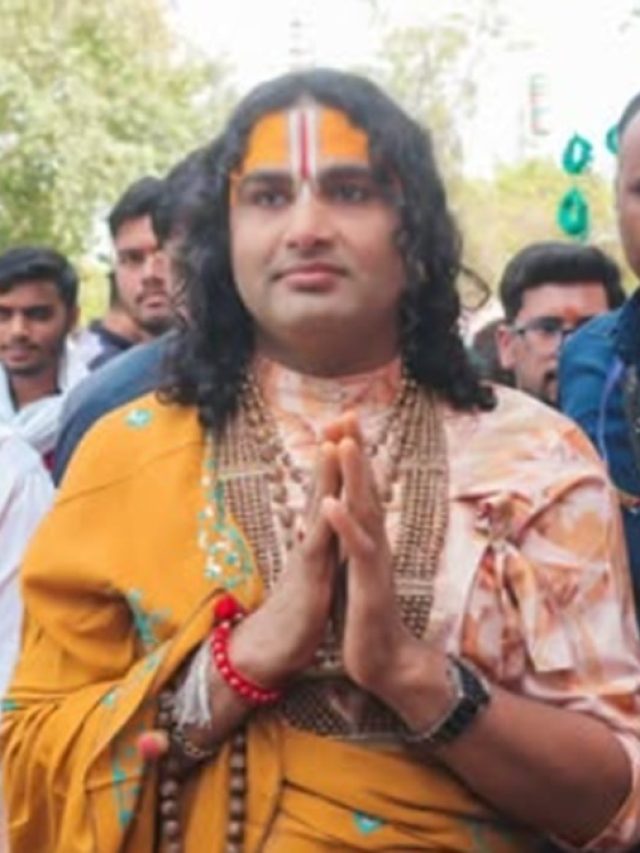 'लड़कियों की शादी 25 साल से पहले...', बयान पर विवाद के बाद अब अनिरुद्धाचार्य ने मांगी माफी