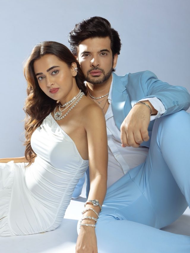 8 साल छोटी हीरोइन संग रिश्ते में एक्टर, चोरी-छिपे डेटिंग ऐप पर ढूंढ रहा प्यार? प्रोफाइल Viral