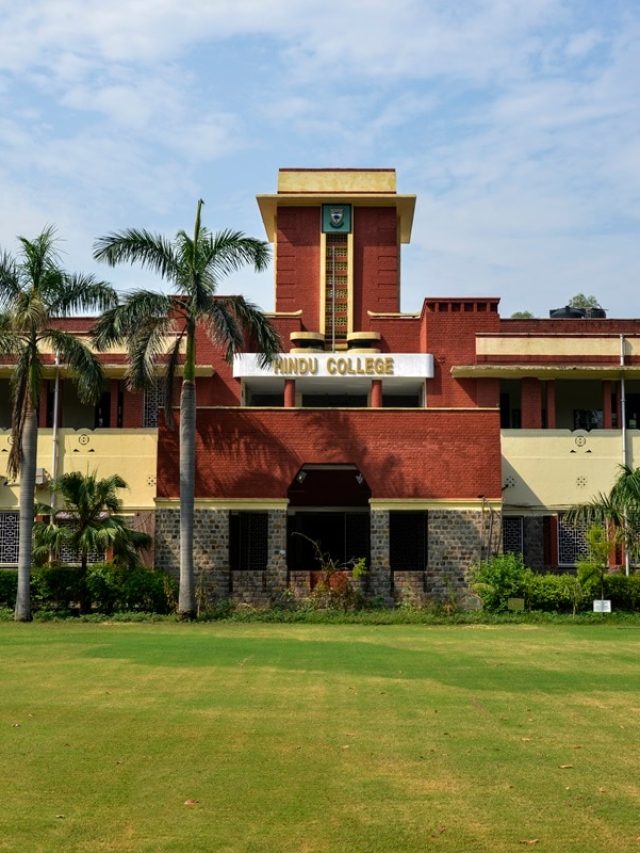 दिल्ली यूनिवर्सिटी के कॉलेजों में कितनी फीस लगती है? देने होंगे इतने पैसे