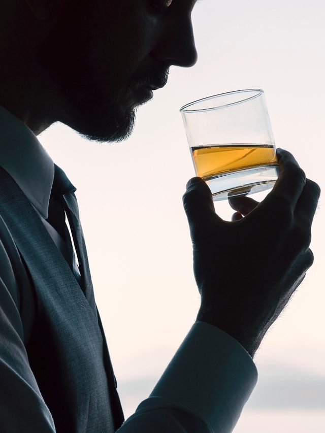 शराब के एक गिलास को पेग क्यों बोलते हैं?