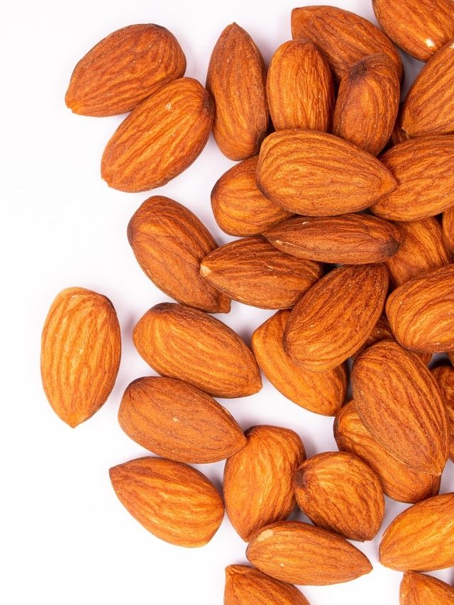 उम्र को धीमा कर सकती है बादाम खाने की आदत! बस रोजाना इस मात्रा में खाएं