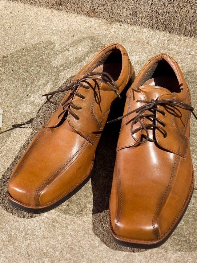 ভুলেও পরবেন না এই রঙের জুতো, ডেকে আনে দুর্ভাগ্য