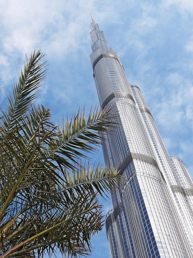 दुबई के बुर्ज खलीफा में जाना है? जानिए कितने रुपये देने होंगे