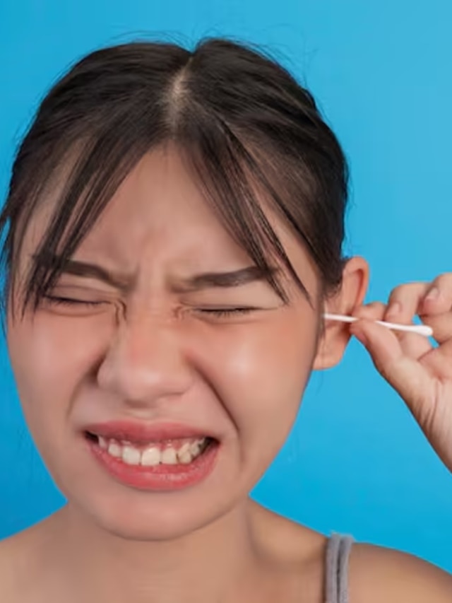 স্নান করার সময়ে কানে জল ঢুকেছে? কোন উপায়ে বের করবেন?