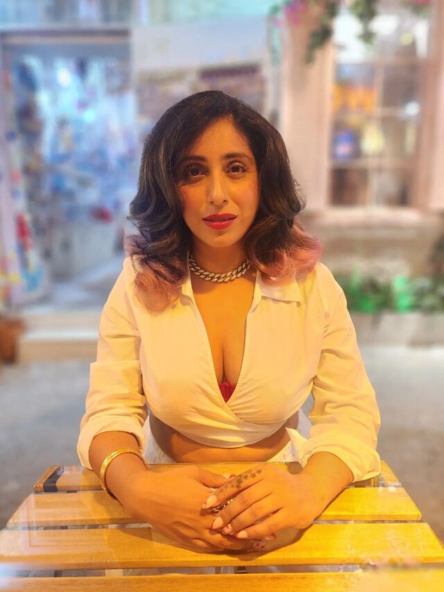 बच्चा कब करोगी, ब‍िक‍िनी क्यों पहनी? मां-बाप के सवाल पर बोलीं सिंगर- गाय नहीं हूं...