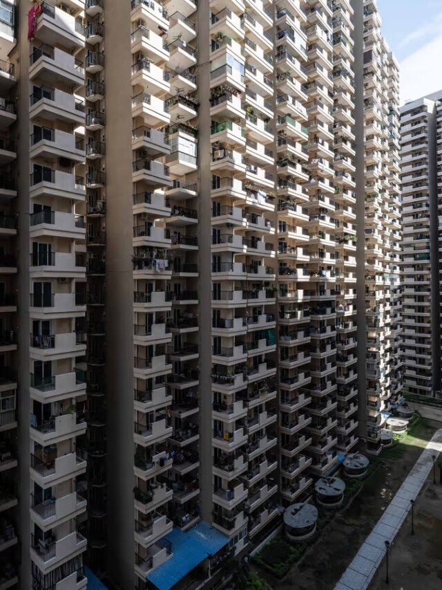 नोएडा में 10 साल पहले जो था 30 लाख का फ्लैट, अब वो कितने का है?