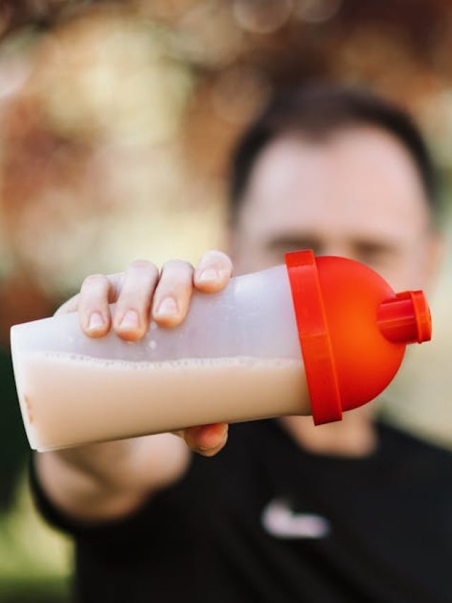 प्रोटीन पाउडर लेने से पहले जान लें ये जरूरी बातें, वरना बढ़ सकती है मुसीबत!