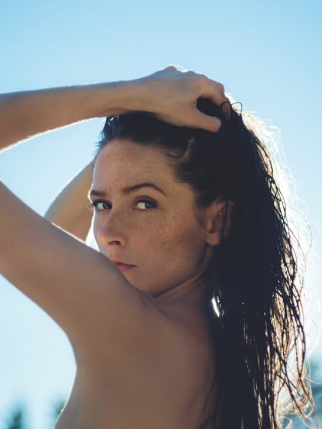 चिपचिपे मौसम में भी स्किन को बनाना चाहते हैं ग्लोइंग? इन टिप्स को करें फॉलो