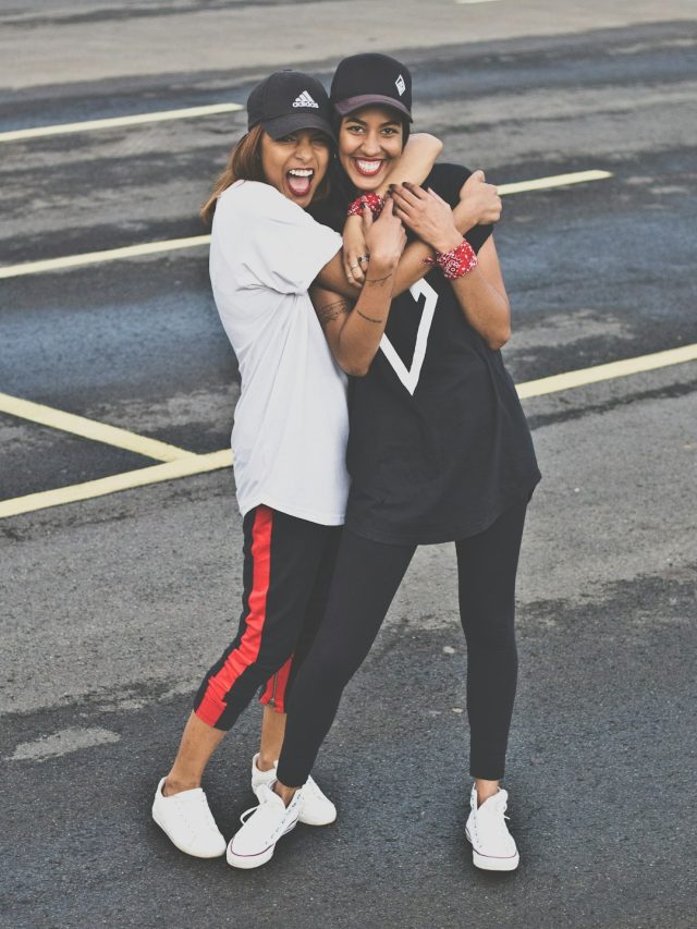 সবচেয়ে কাছের  বান্ধবীকেও এই ৫ কথা বলবেন না, জানাটা জরুরি