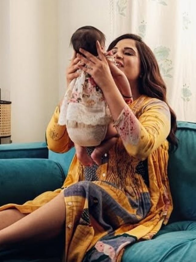 घंटों लेबर पेन से तड़पी थी एक्ट्रेस, बेटी होने के बाद बदली जिंदगी, 1 साल बाद बयां की फीलिंग्स