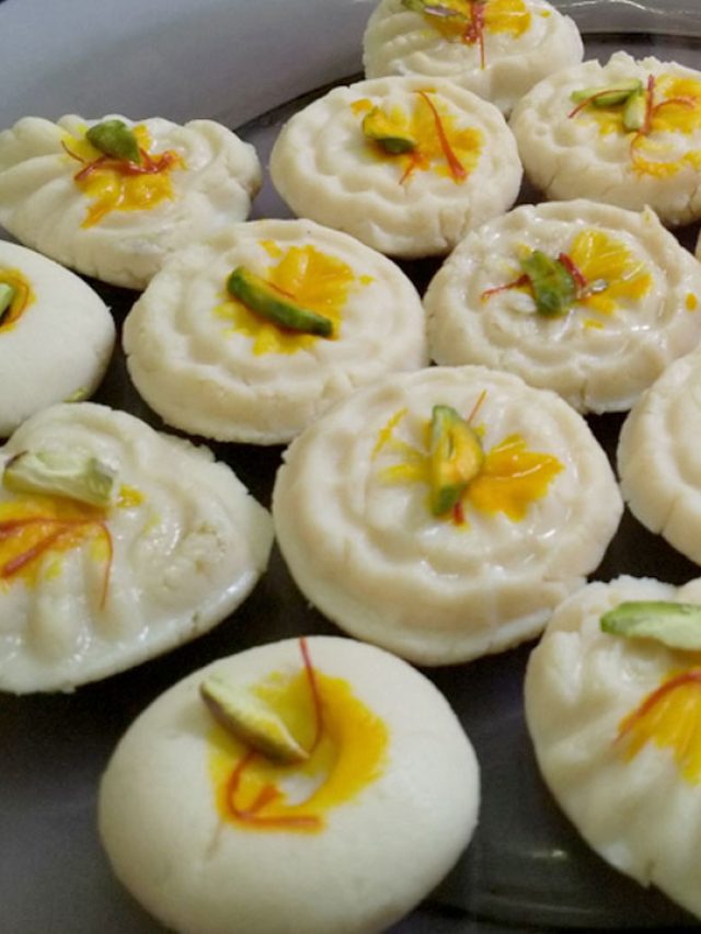 কেন মিষ্টির নাম সন্দেশ? খোদ বাঙালিরাই জানেন না