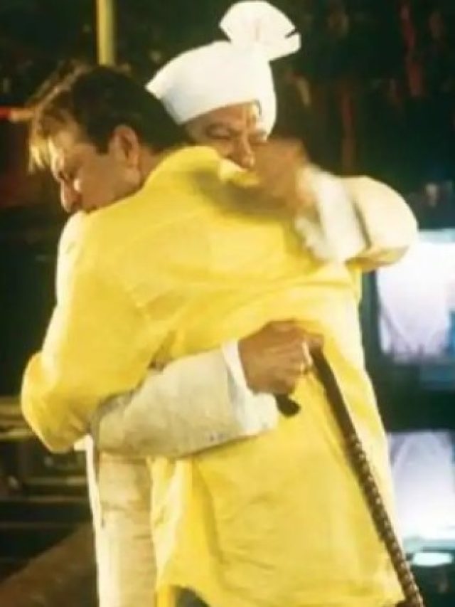 पिता सुनील के गले लग जब खूब रोए संजय, मोमेंट याद कर हुए भावुक, बोले- वो खास