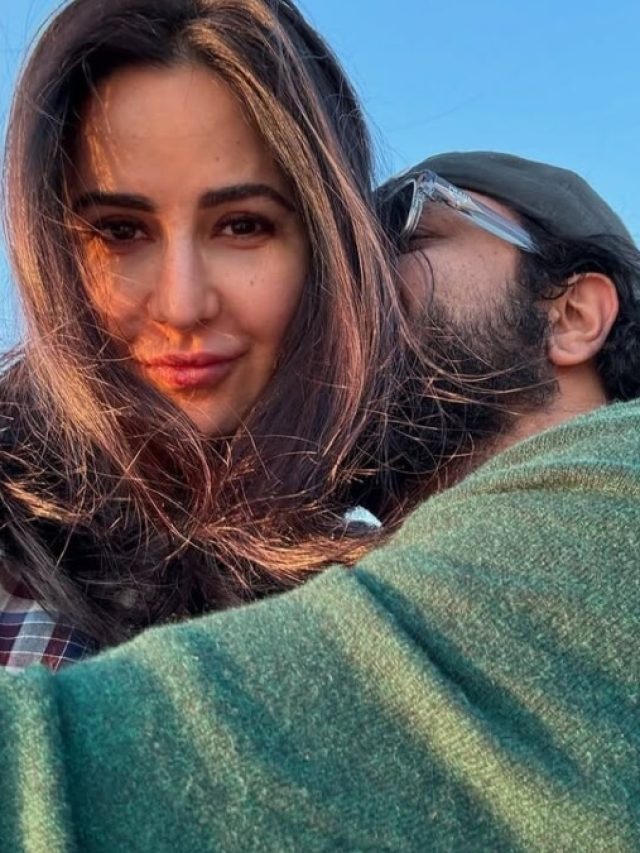 42 साल की हुईं कटरीना, पति विक्की ने सरेआम किया प्यार का इजहार, दी KISS