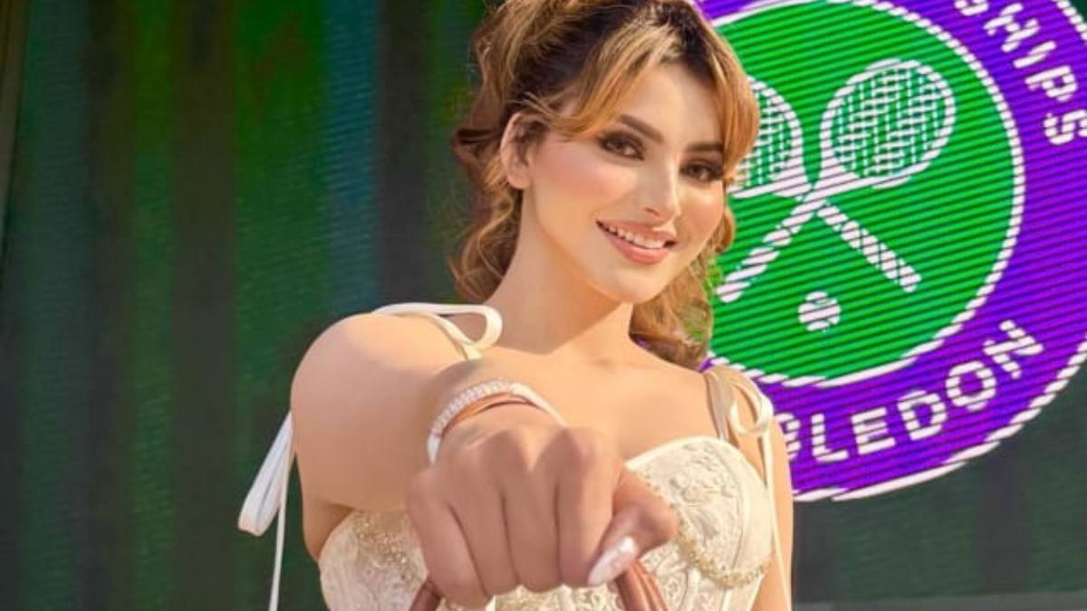 70 लाख रुपये के गहनों से भरा था उर्वशी का बैग, लंदन एयरपोर्ट पर हो गया चोरी