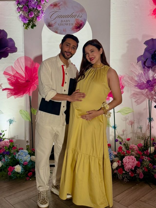 पति ने थामा बेबी बंप, गोदभराई में रोमांटिक हुई एक्ट्रेस, 42 की उम्र में दूसरी बार बनेगी मां