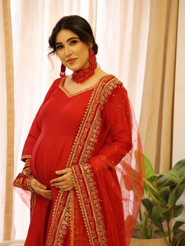 TV की मशहूर एक्ट्रेस की हुई गोदभराई, बेबी बंप थामकर दिए पोज, साथ नहीं दिखा पति