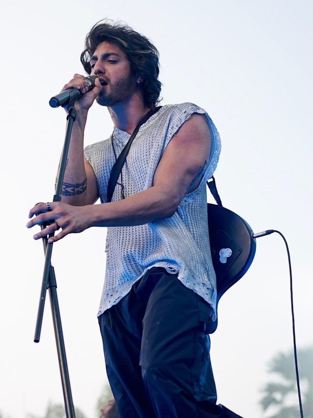 इमोशनल हुआ 'सैयारा' एक्टर, पेरेंट्स-बहनों को नहीं, इस लेडी को दिया स्टार बनने का क्रेडिट