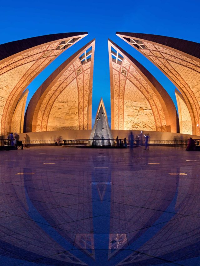 जैसे भारत में लाल किला है, वैसे पाकिस्तान में क्या है? जहां वो झंडा फहराते हैं