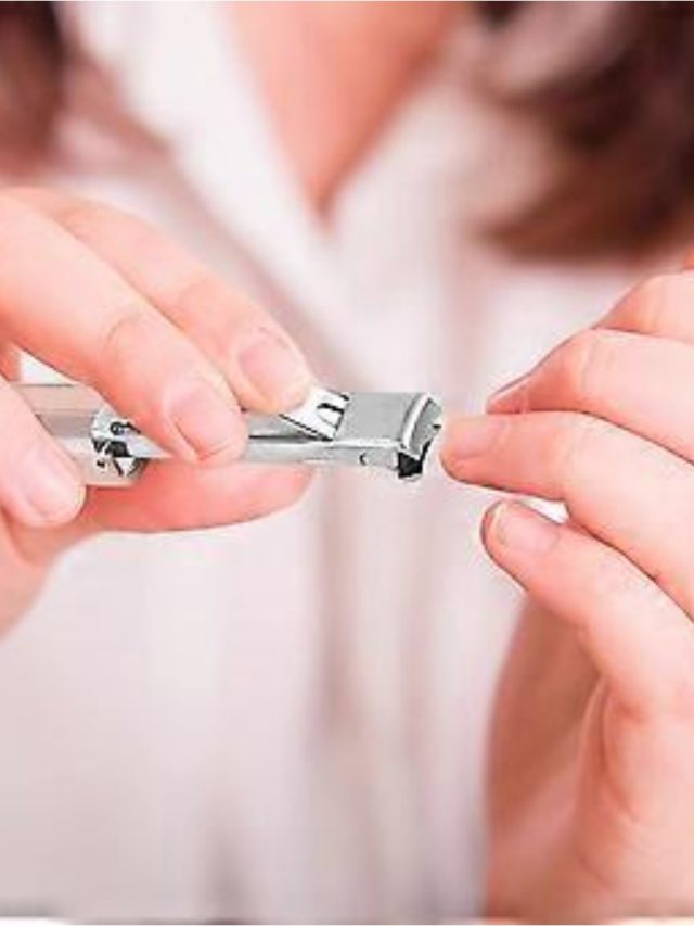 সপ্তাহের এই দিন  নখ কাটলেই বিপদ, জীবনে নামতে পারে ঘোর অন্ধকার