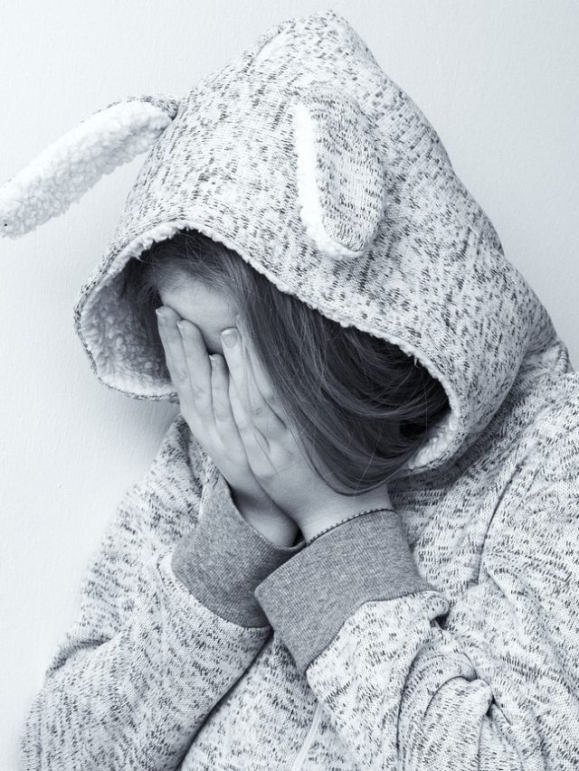 रिपेयर के लिए दिया फोन, लीक कर दिया लड़की का प्राइवेट वीडियो