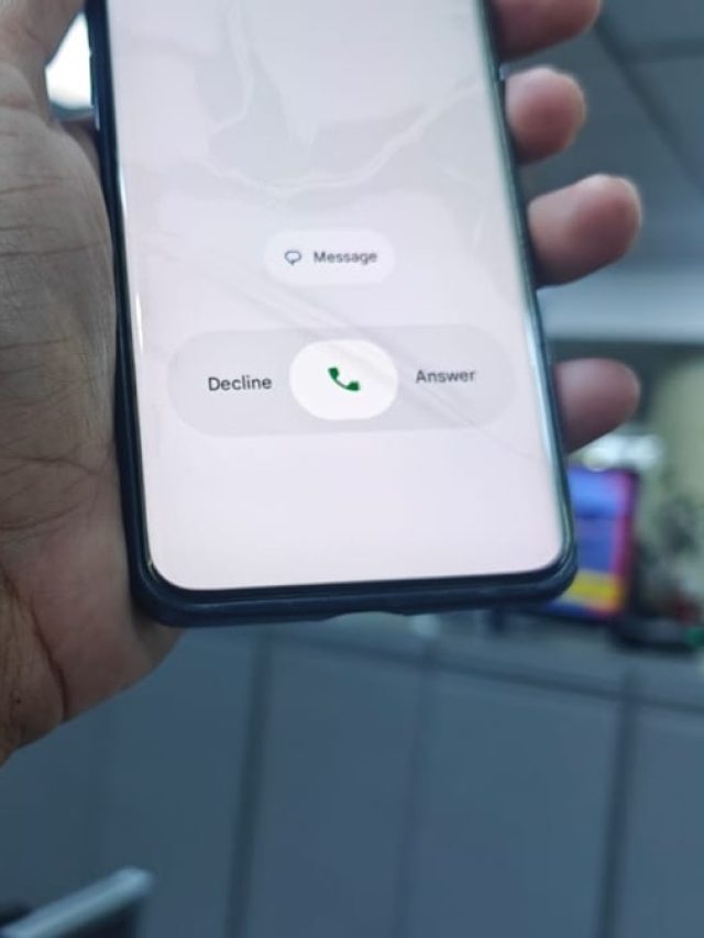 अचानक बदल गई लोगों के फोन की कॉलिंग स्क्रीन? क्यों हुआ ऐसा