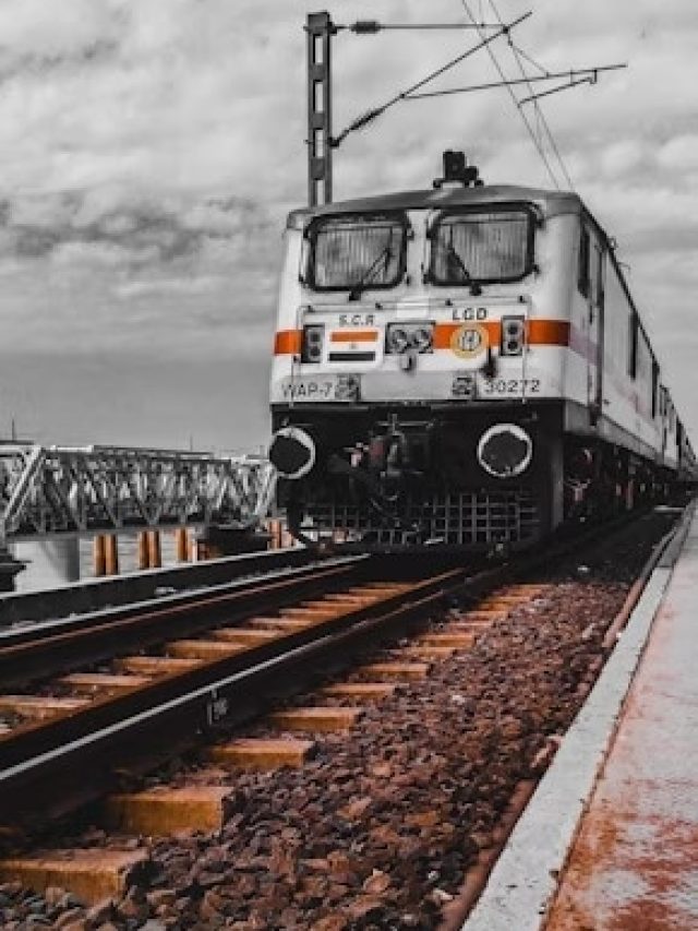 Tatkal Ticket करना है बुक? ऐसे करें IRCTC से आधार लिंक